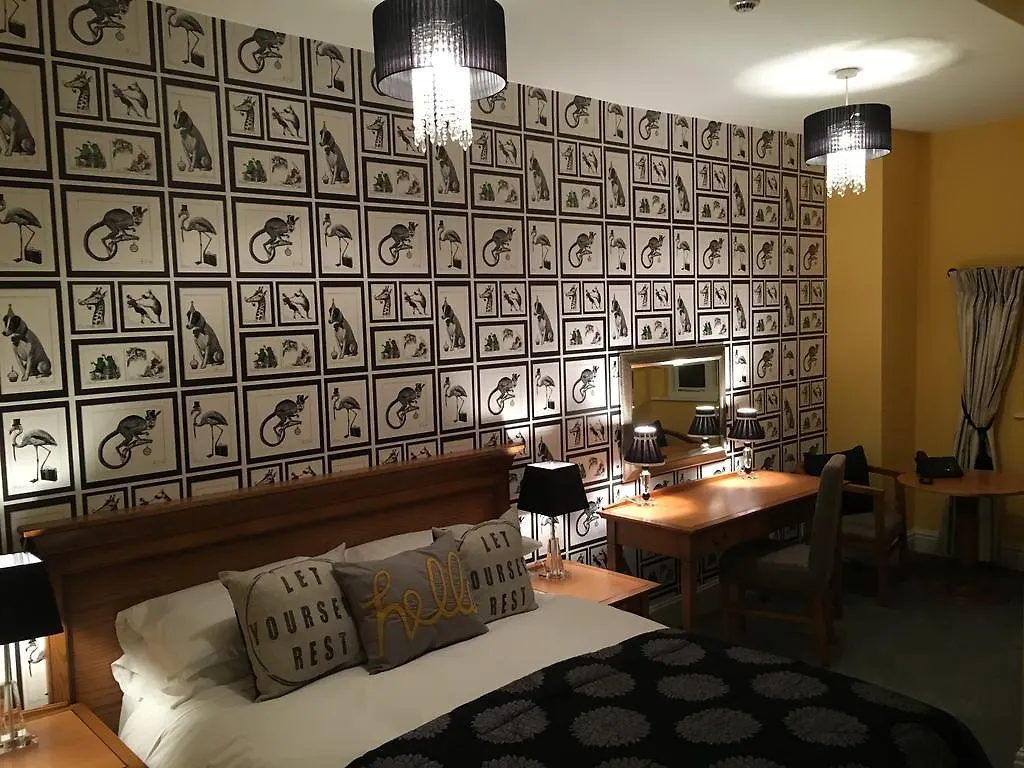 מלון צ'סטר The Coach House Inn